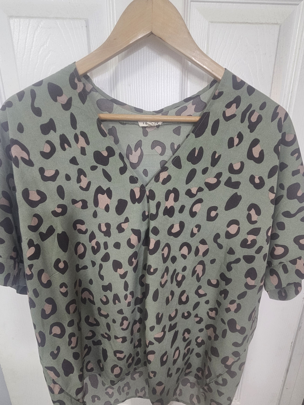 JODIFL Olive Leopard Print V-Neck Short Sleeve Top with Pink Spots